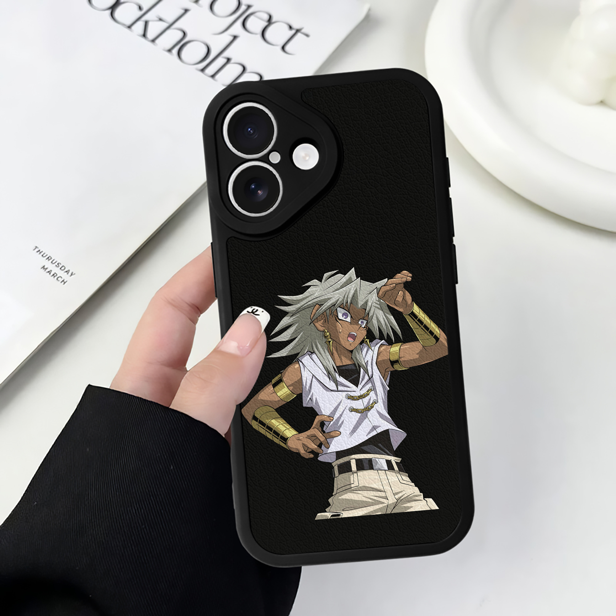 （画像用） 遊☆戯☆王 Yu-Gi-Oh! 【iPhone 16シリーズ対応】シリコンスマホケース（レザー調） 材質：シリコン